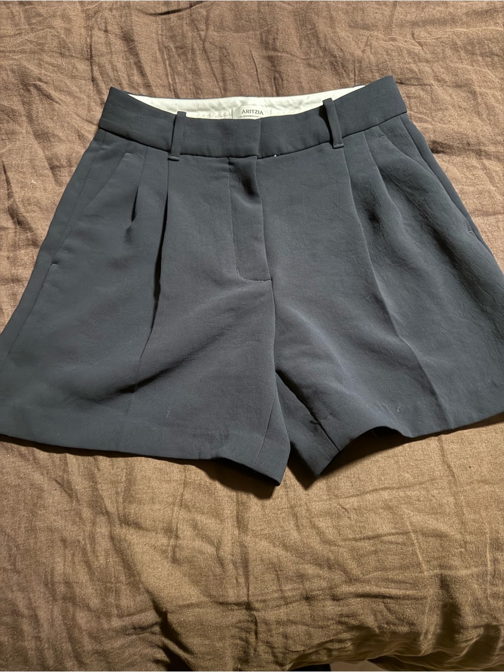 Aritzia Effortless mid thigh shorts in crepette. Dark Night Navy.